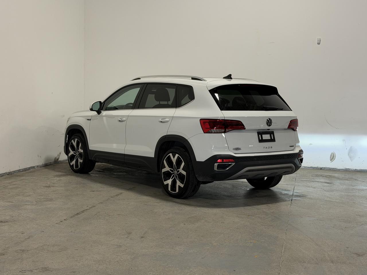 2022 Volkswagen Taos Highline Photo3
