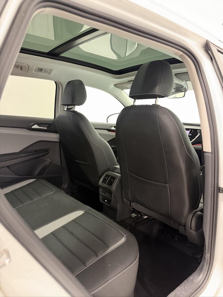 2022 Volkswagen Taos Highline Photo