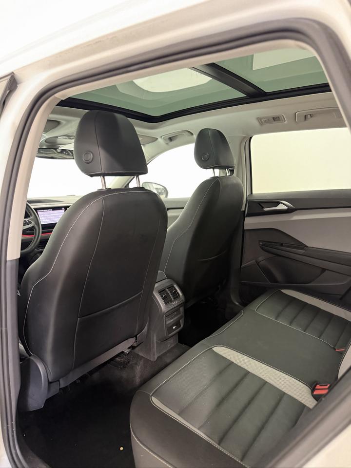 2022 Volkswagen Taos Highline Photo