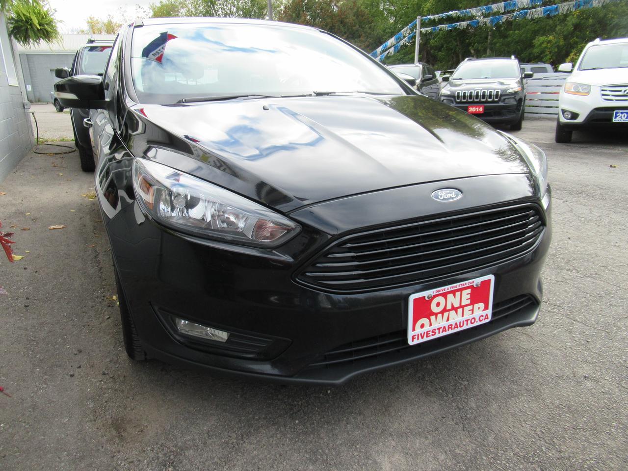 2018 Ford Focus SEL Photo1