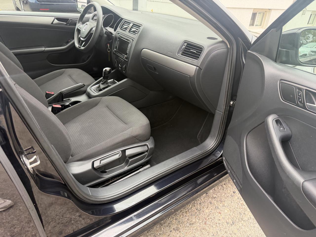 2015 Volkswagen Jetta TRENDLINE+ Photo