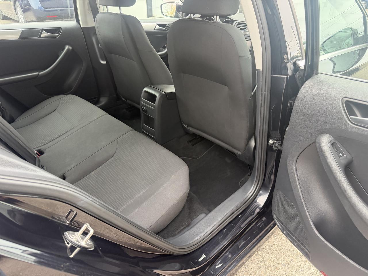 2015 Volkswagen Jetta TRENDLINE+ Photo