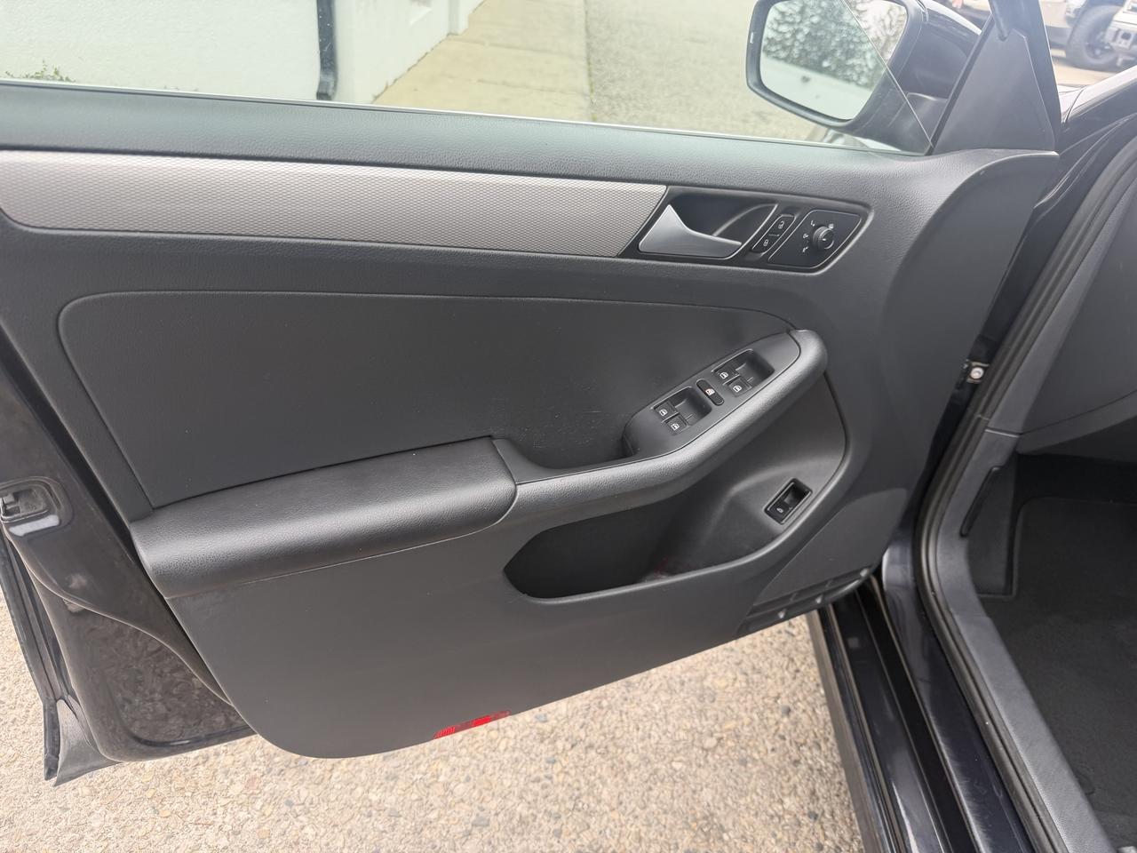 2015 Volkswagen Jetta TRENDLINE+ Photo