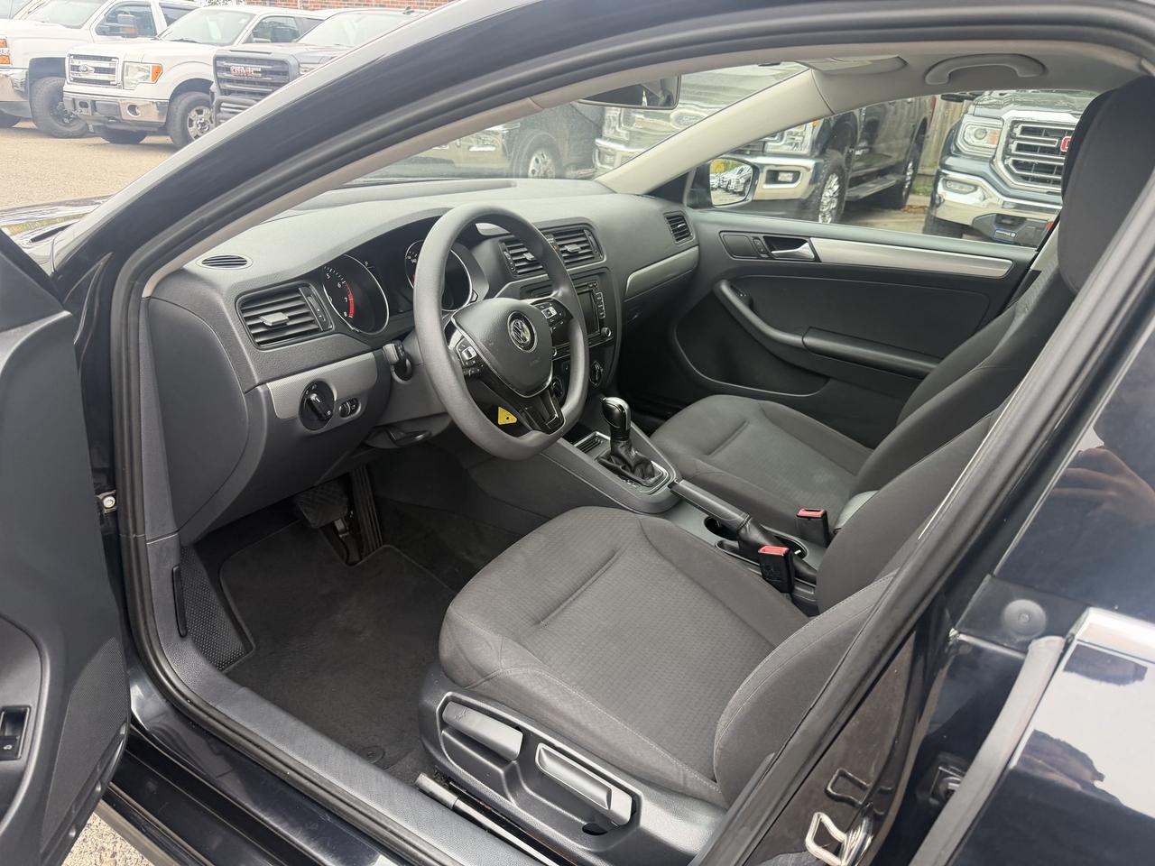 2015 Volkswagen Jetta TRENDLINE+ Photo