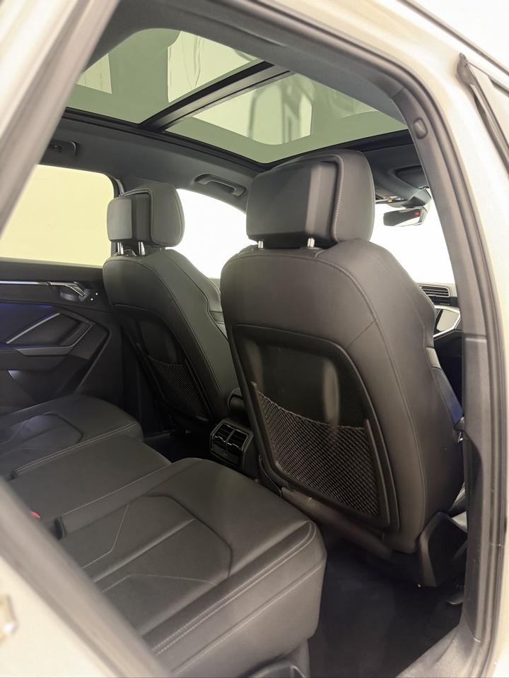 2020 Audi Q3 TECHNIK | BLACK OPTICS | PANOROOF | S LINE Photo