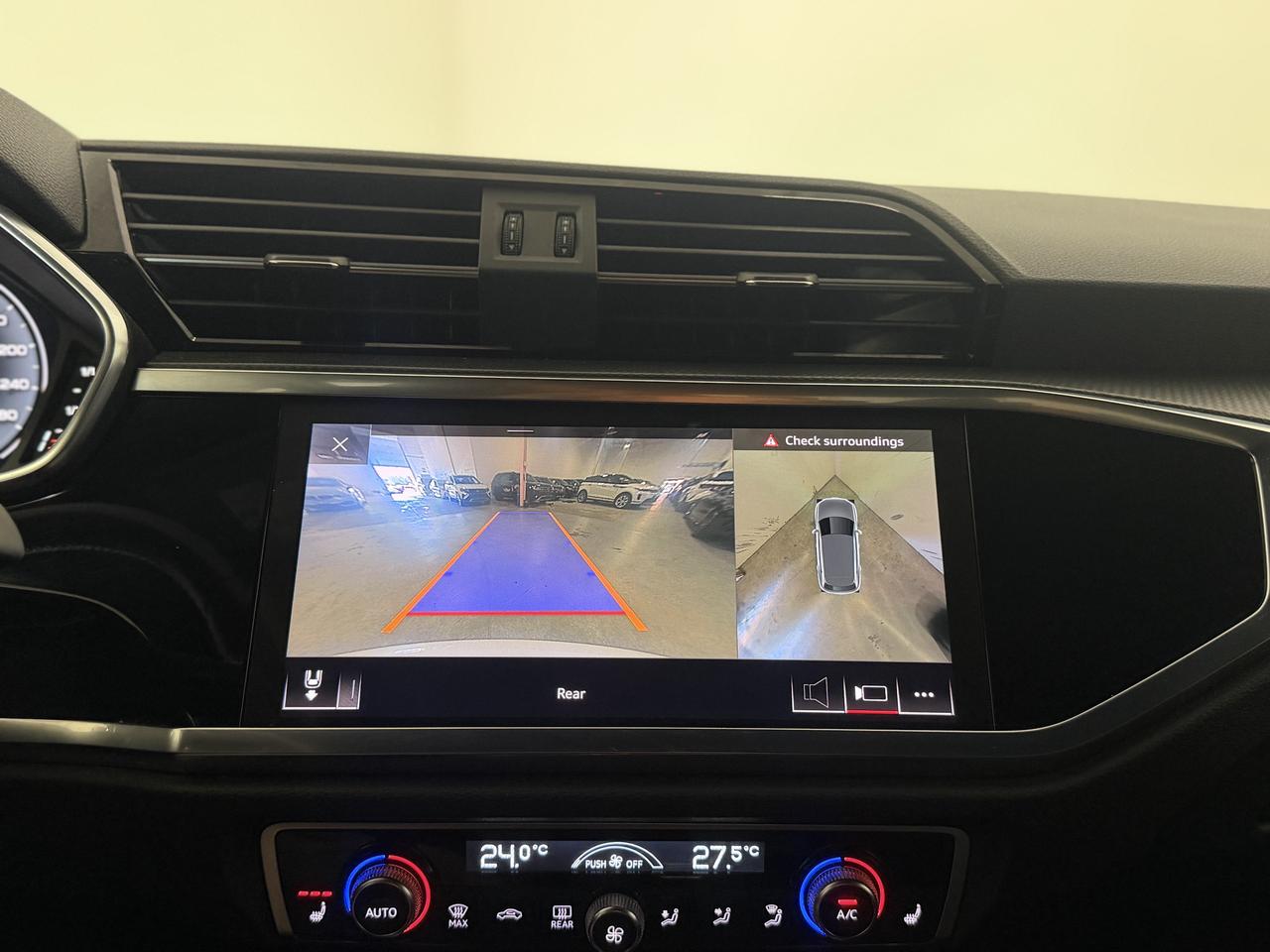 2020 Audi Q3 TECHNIK | BLACK OPTICS | PANOROOF | S LINE Photo