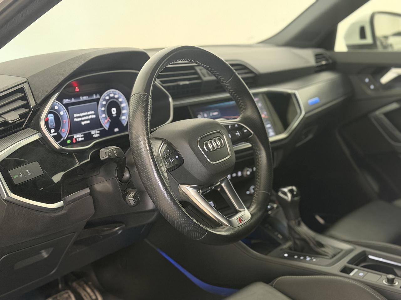 2020 Audi Q3 TECHNIK | BLACK OPTICS | PANOROOF | S LINE Photo