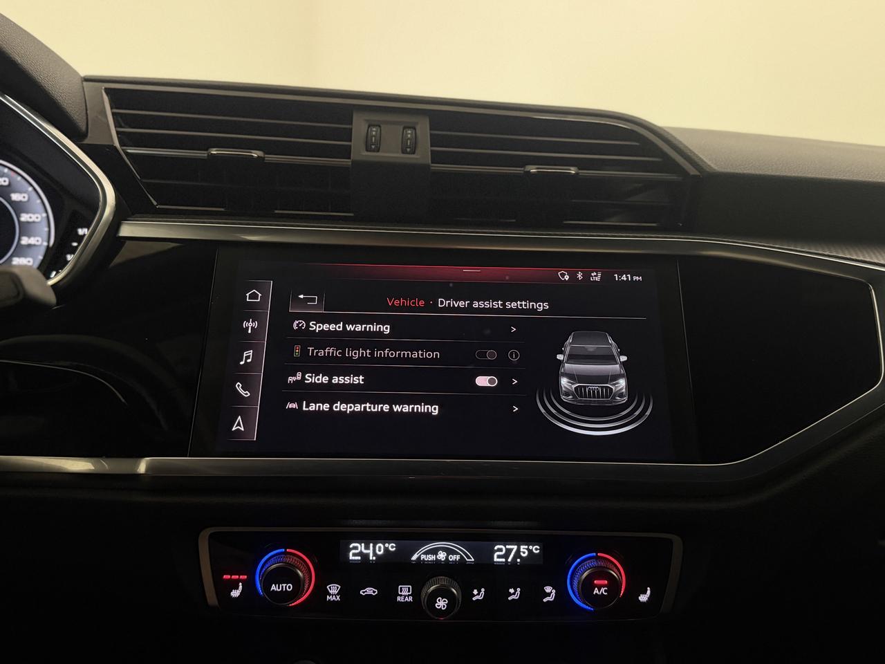2020 Audi Q3 TECHNIK | BLACK OPTICS | PANOROOF | S LINE Photo