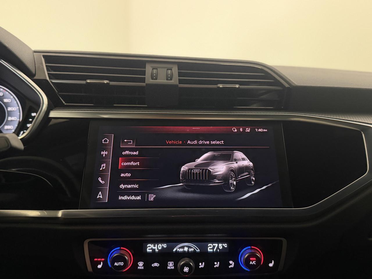 2020 Audi Q3 TECHNIK | BLACK OPTICS | PANOROOF | S LINE Photo
