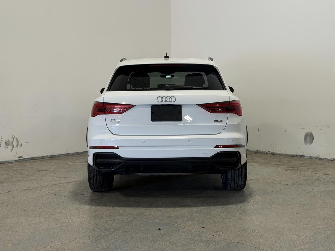 2020 Audi Q3 TECHNIK | BLACK OPTICS | PANOROOF | S LINE Photo4