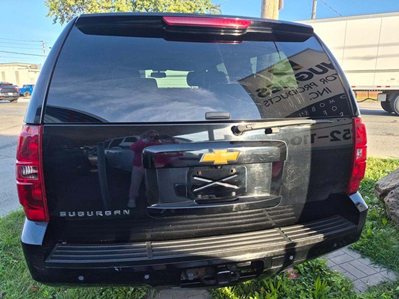 2014 Chevrolet Suburban LS Photo
