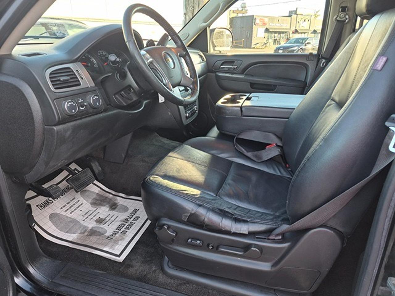 2014 Chevrolet Suburban LS Photo3