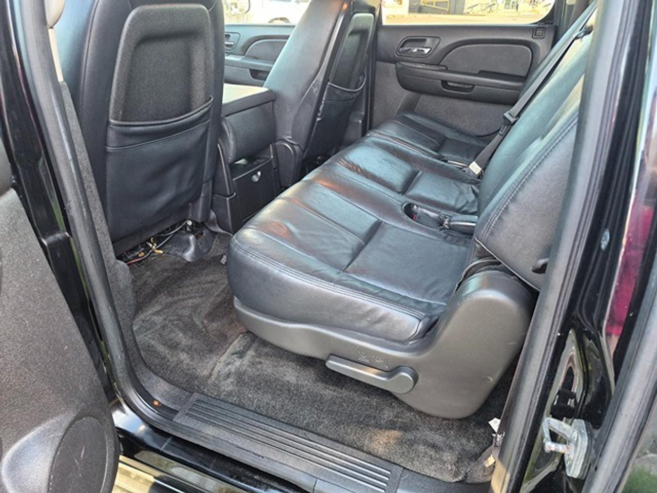 2014 Chevrolet Suburban LS Photo4