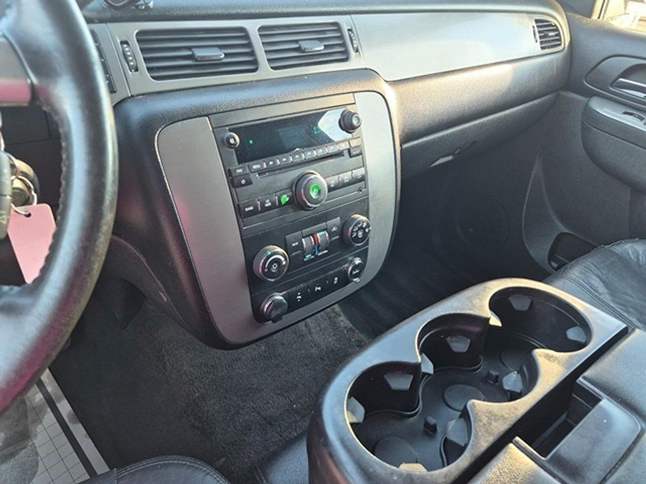 2014 Chevrolet Suburban LS Photo