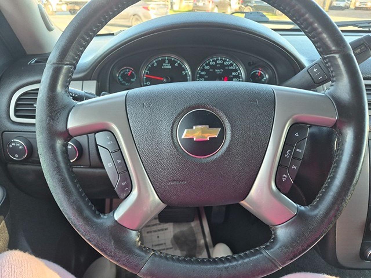 2014 Chevrolet Suburban LS Photo