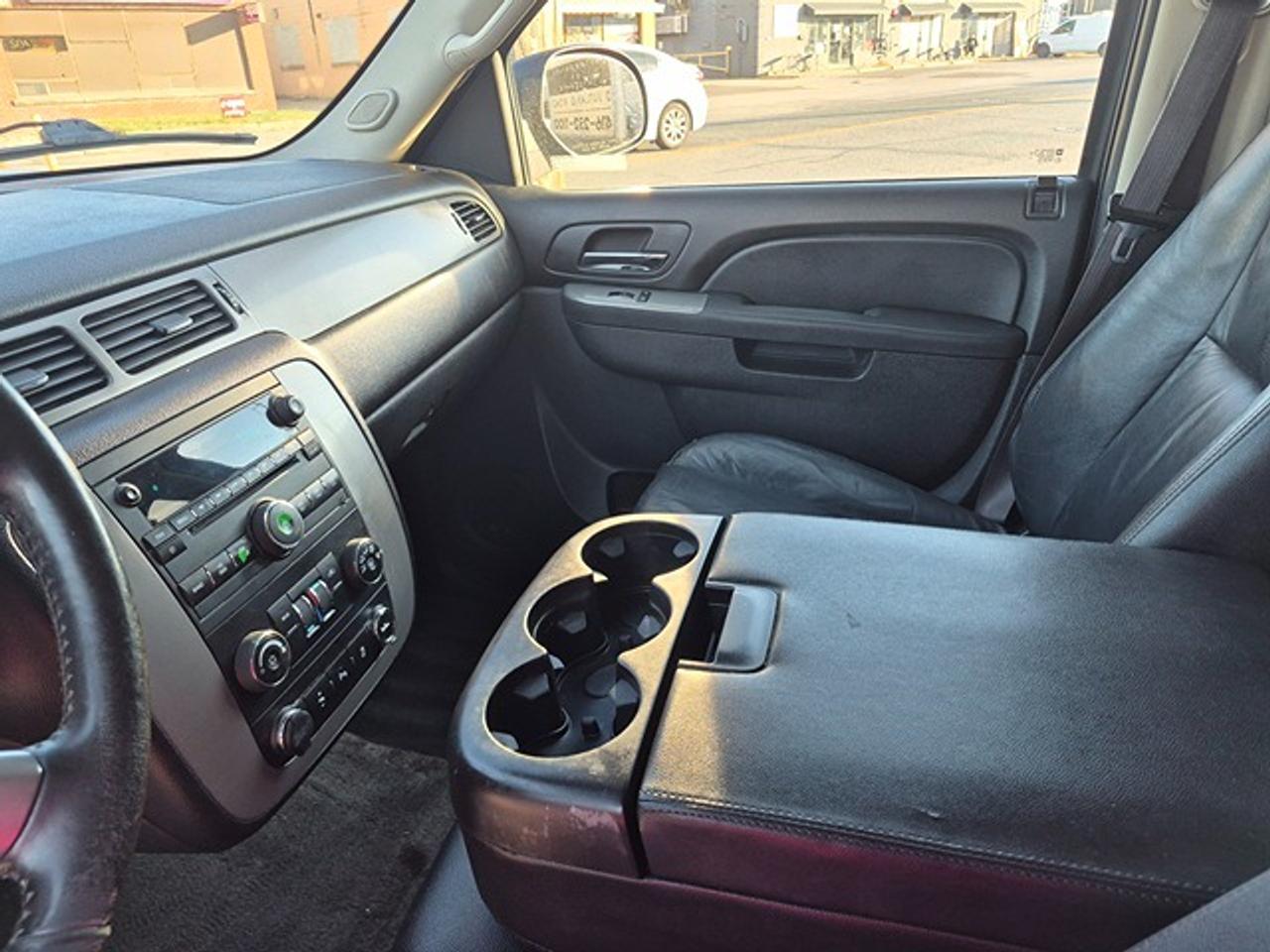 2014 Chevrolet Suburban LS Photo