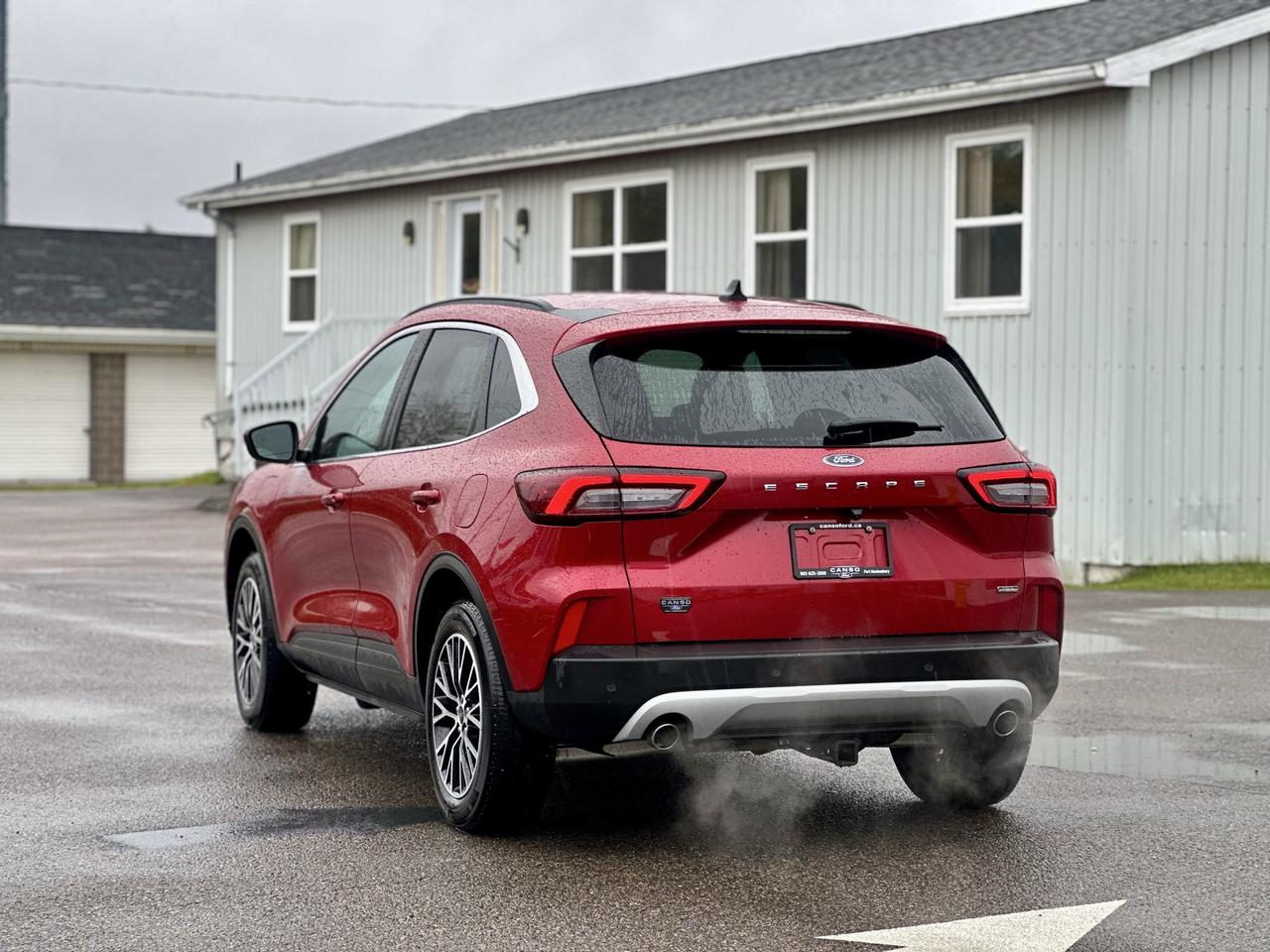 2025 Ford Escape PLUG IN HYBRID FWD W/ WINTER TIRES / PREPAID MAINTENANCE Photo3