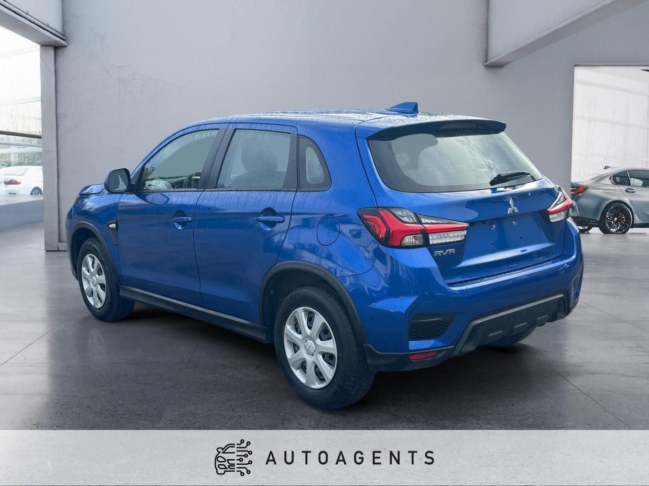2023 Mitsubishi RVR SE 2WD Photo2