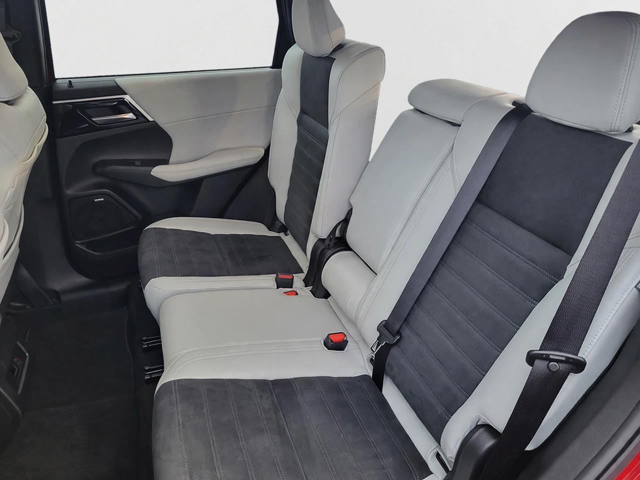 2026 Mitsubishi Outlander LE S-AWC Photo
