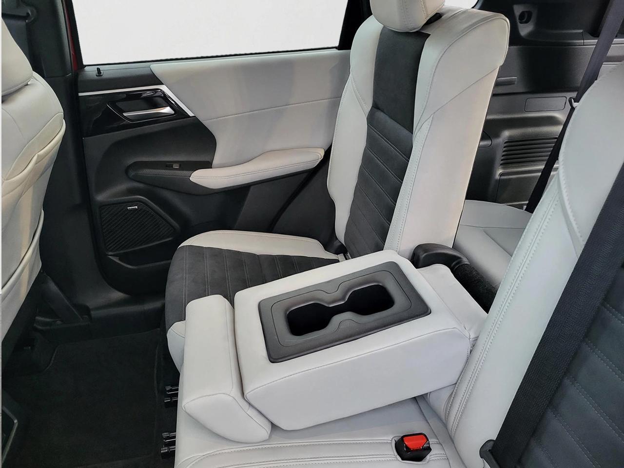 2026 Mitsubishi Outlander LE S-AWC Photo