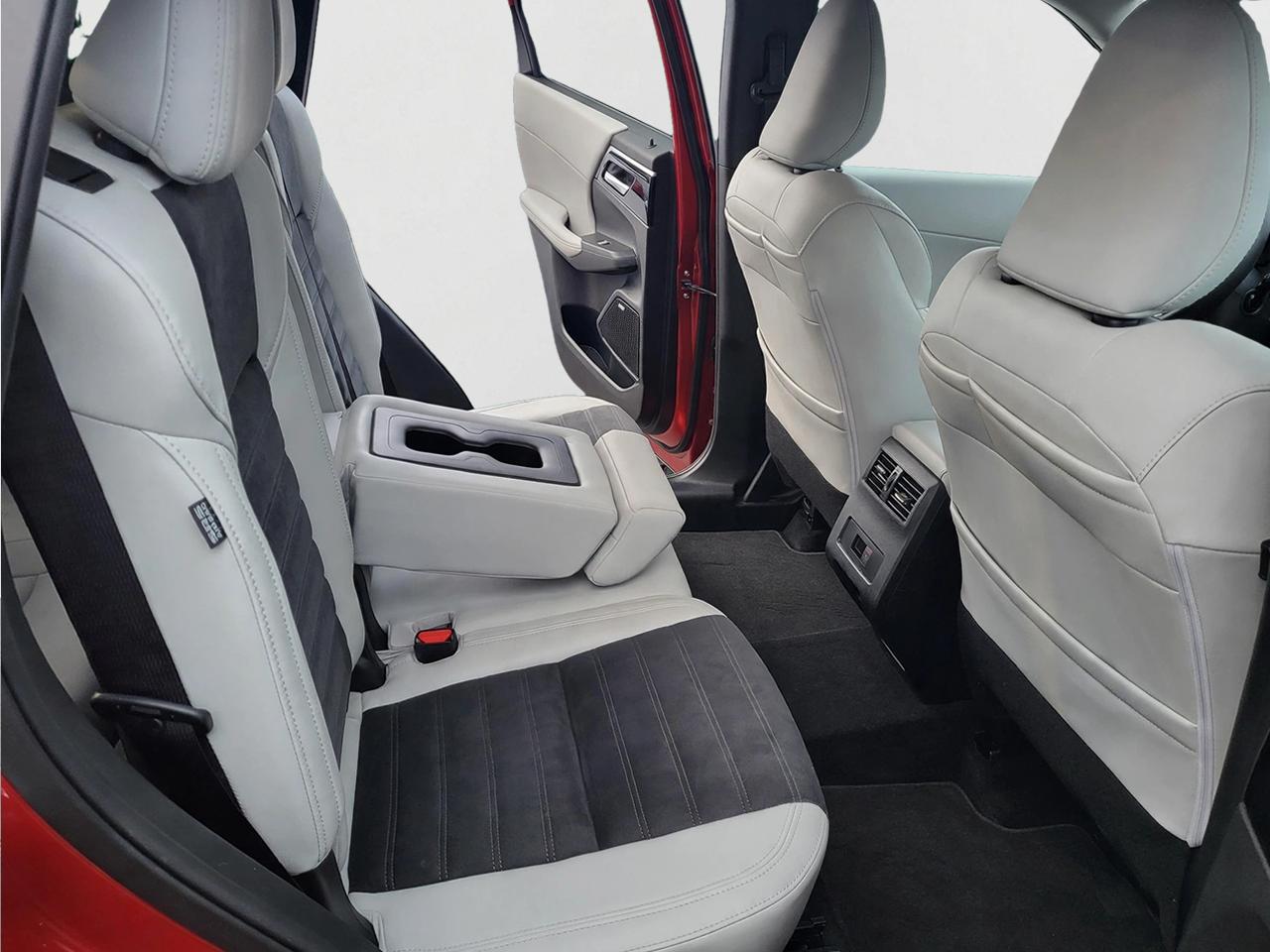 2026 Mitsubishi Outlander LE S-AWC Photo