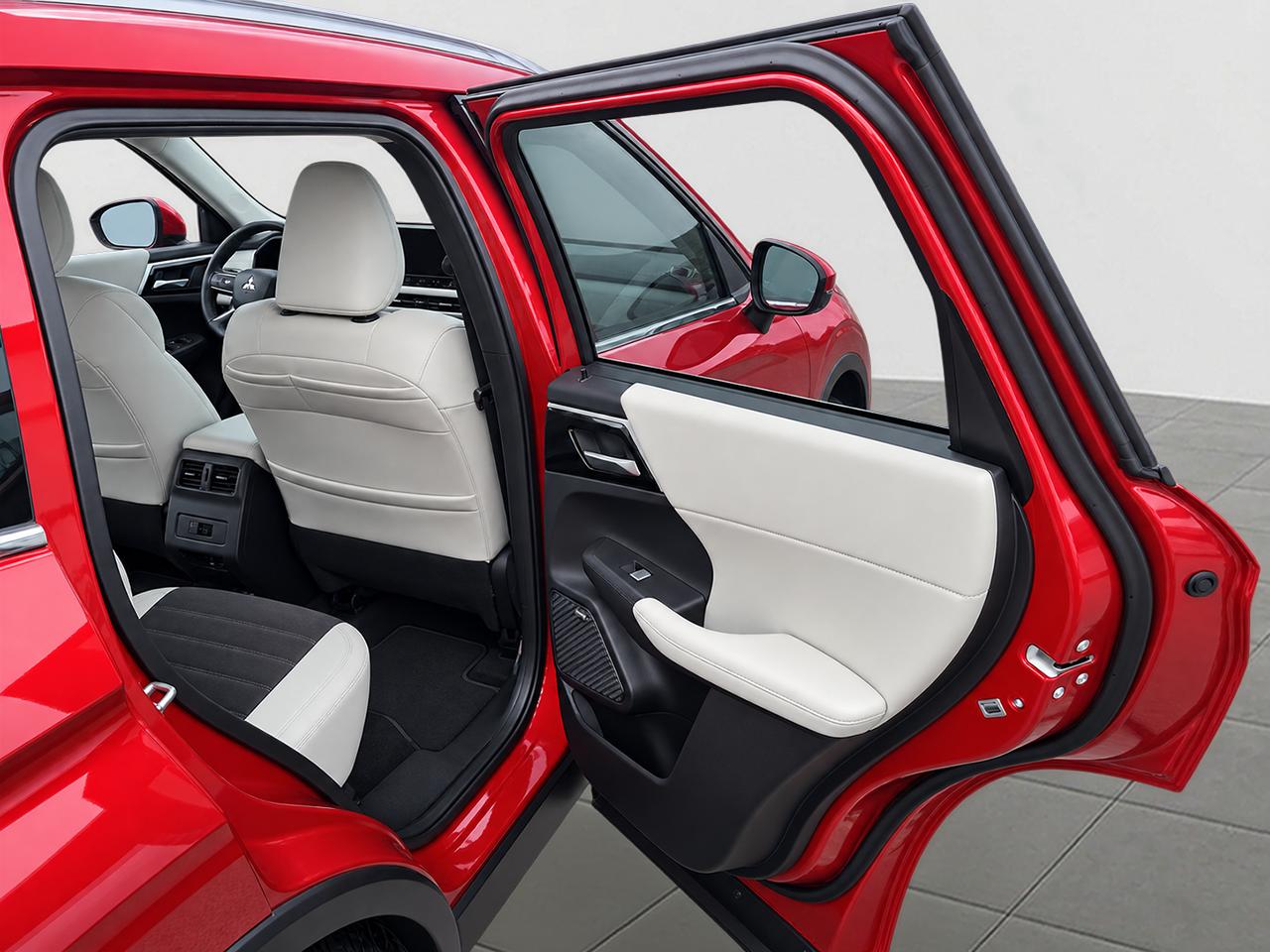 2026 Mitsubishi Outlander LE S-AWC Photo