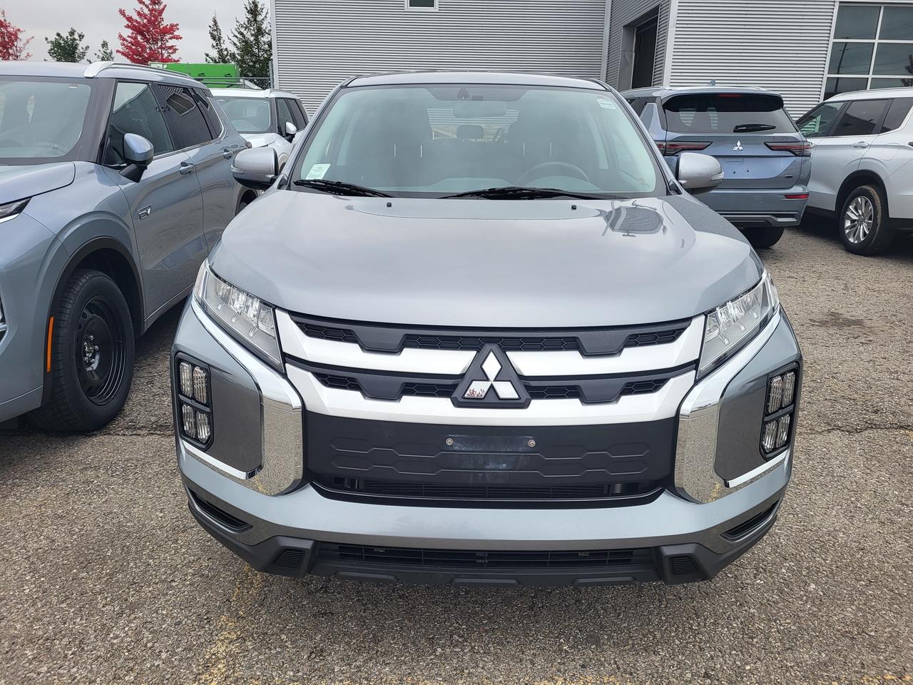 2024 Mitsubishi RVR SE Photo5