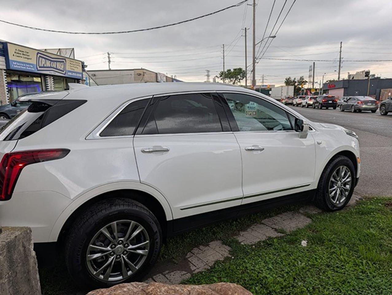 2023 Cadillac XT5 AWD 4dr Premium Luxury Photo3