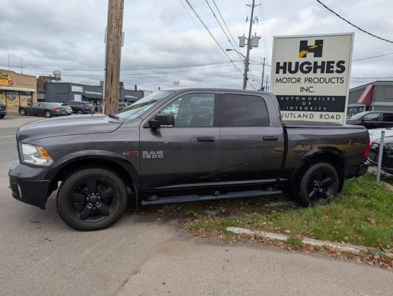 2018 RAM 1500 Outdoorsman 4x4 Crew Cab 5'7" Box Photo2