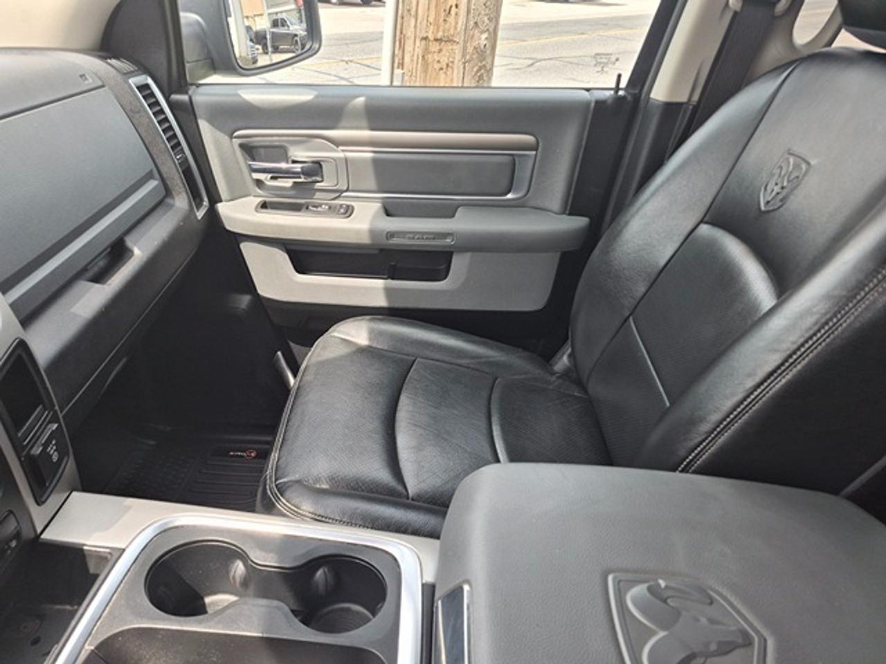 2018 RAM 1500 Outdoorsman 4x4 Crew Cab 5'7" Box Photo