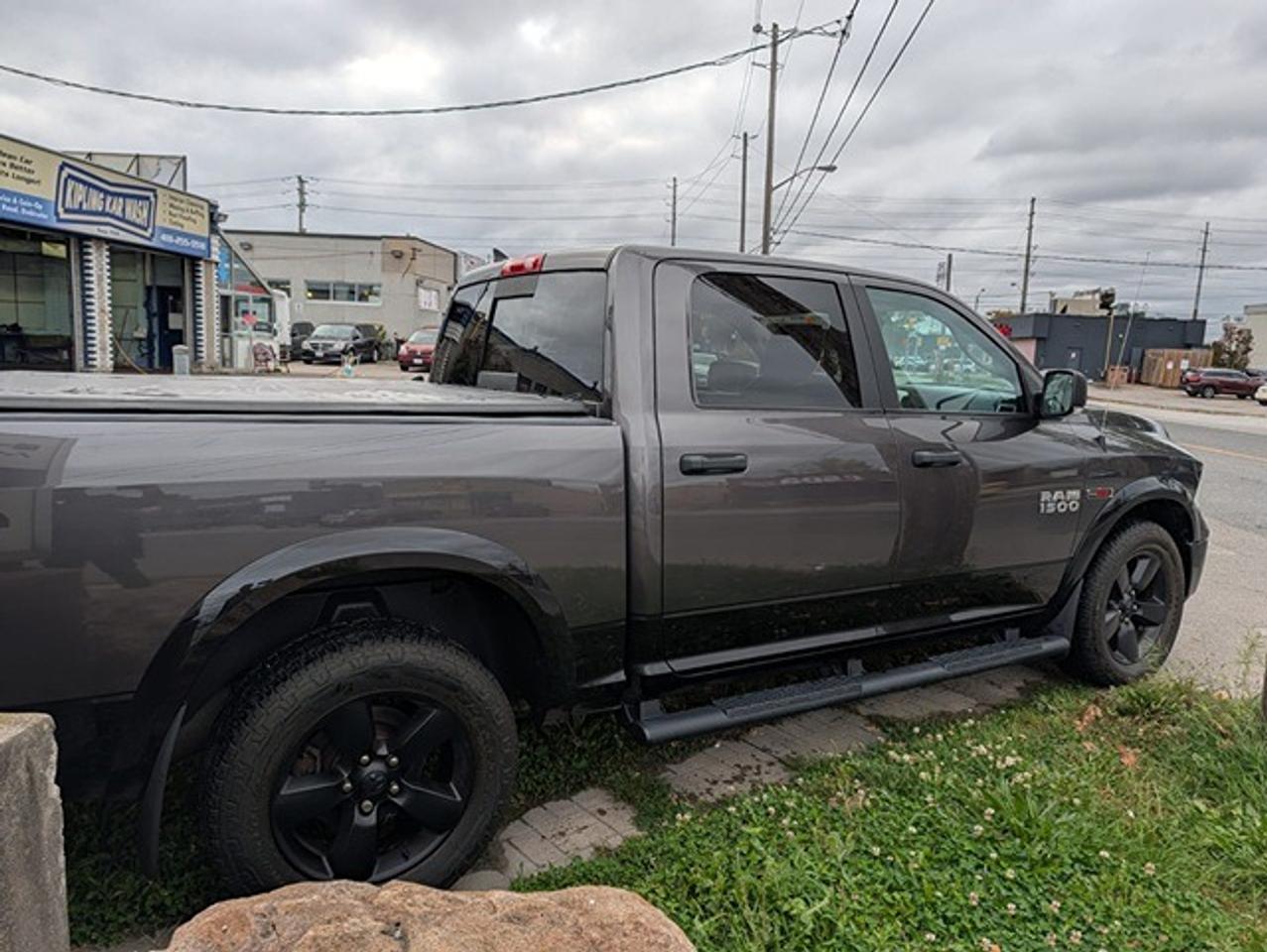 2018 RAM 1500 Outdoorsman 4x4 Crew Cab 5'7" Box Photo3