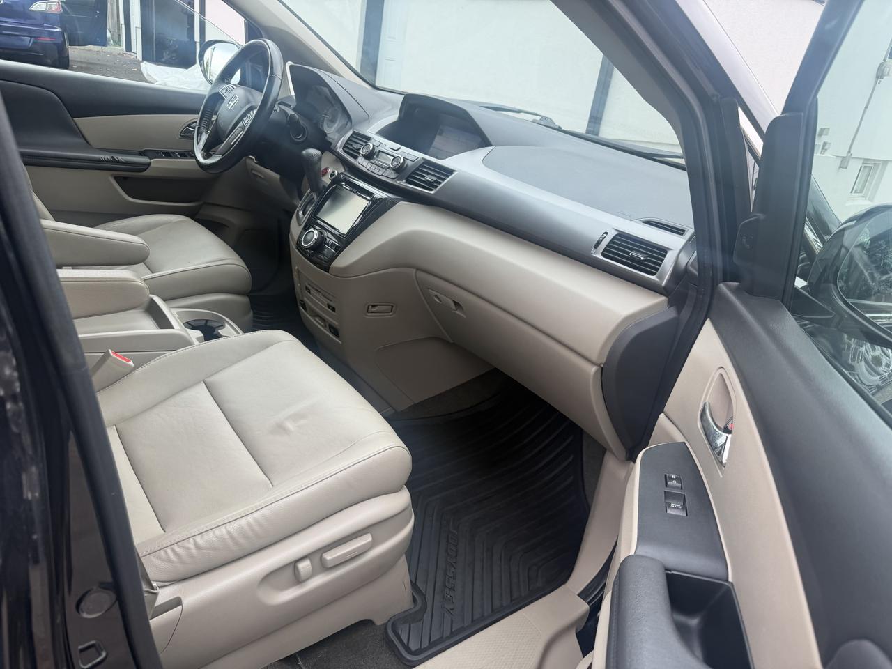 2014 Honda Odyssey Touring Photo