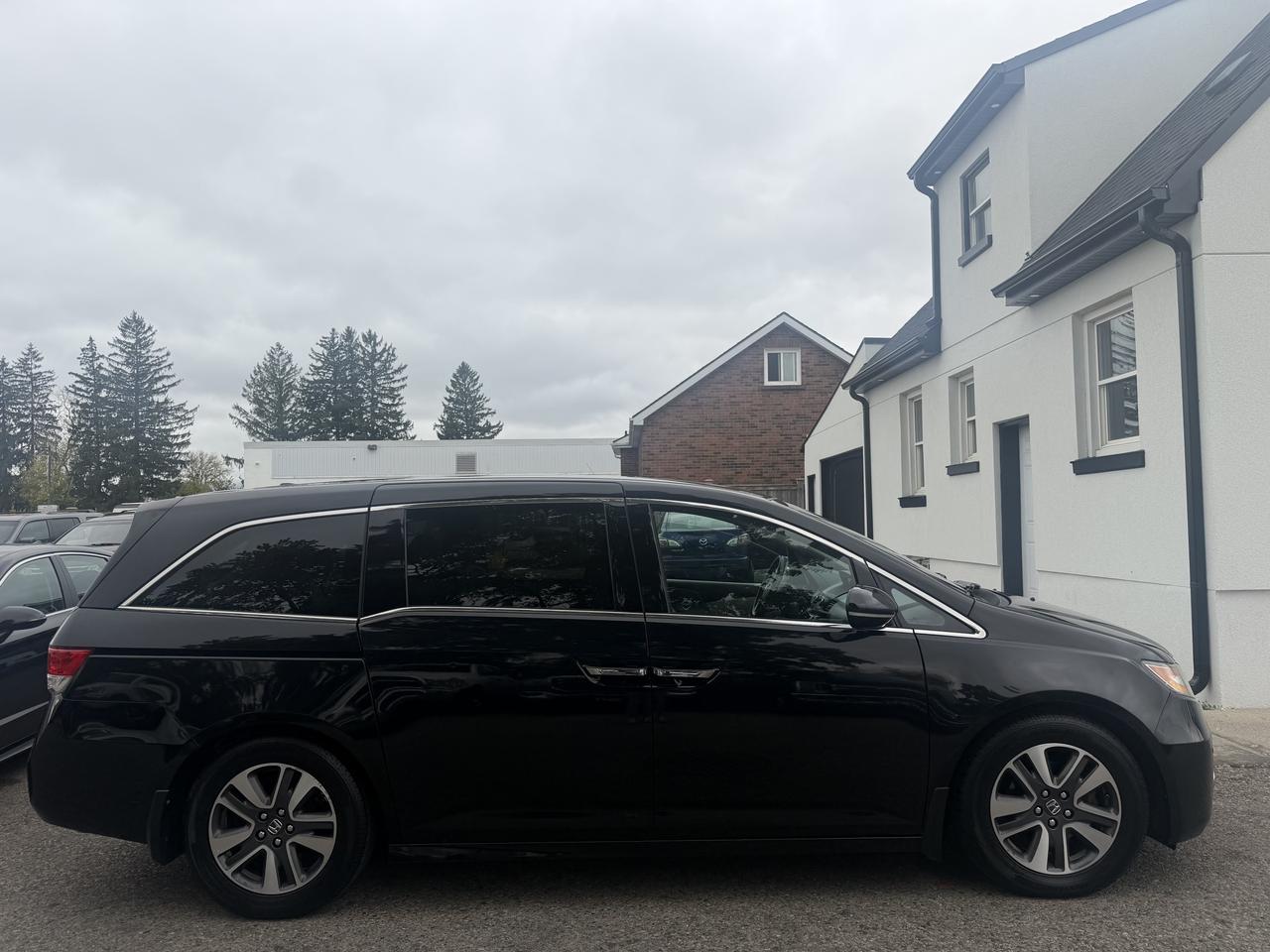2014 Honda Odyssey Touring Photo