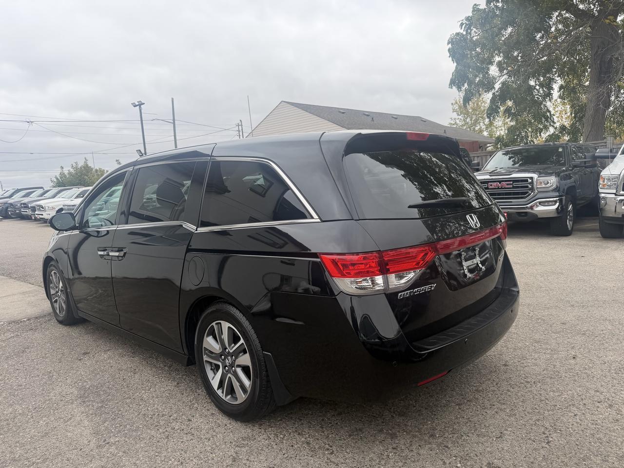 2014 Honda Odyssey Touring Photo