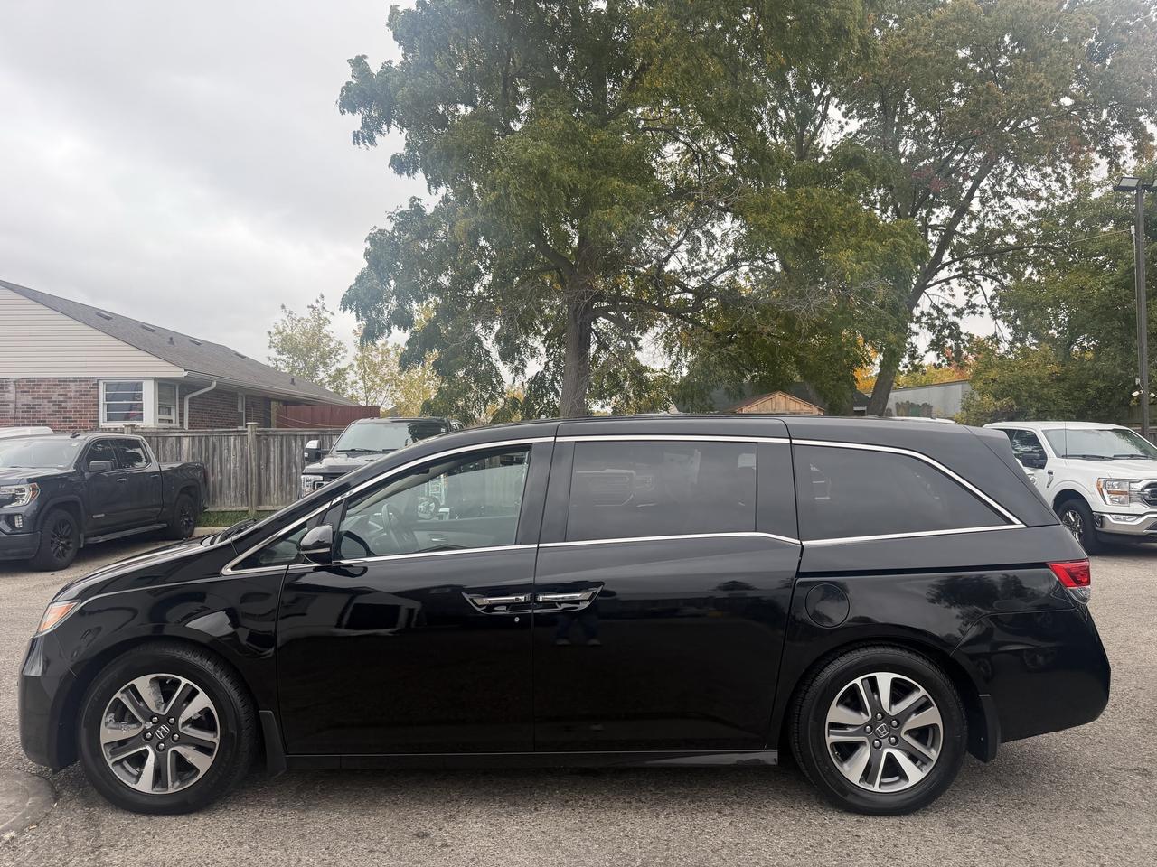 2014 Honda Odyssey Touring Photo