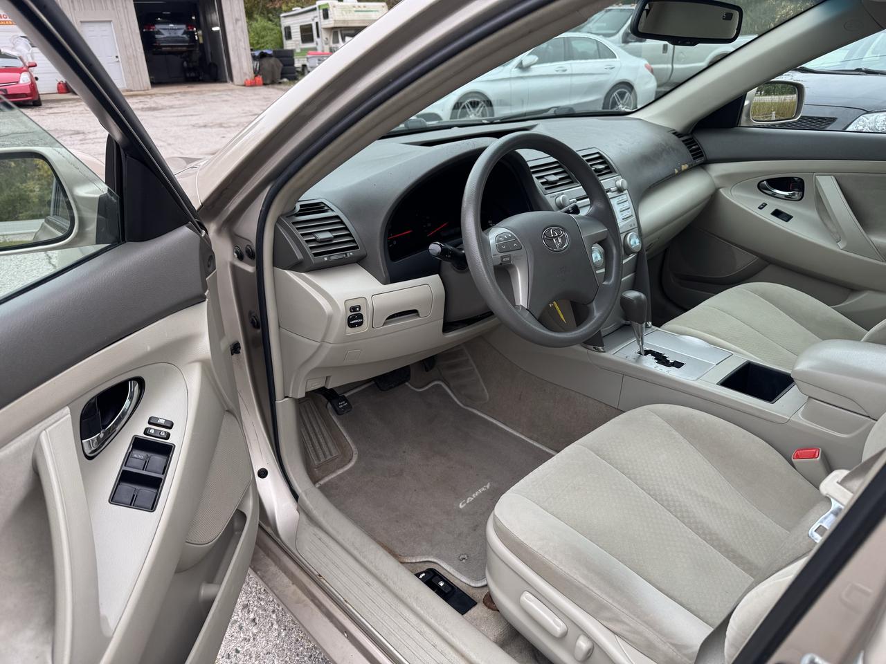 2009 Toyota Camry LE Photo