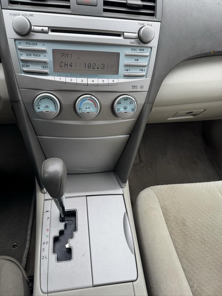 2009 Toyota Camry LE Photo