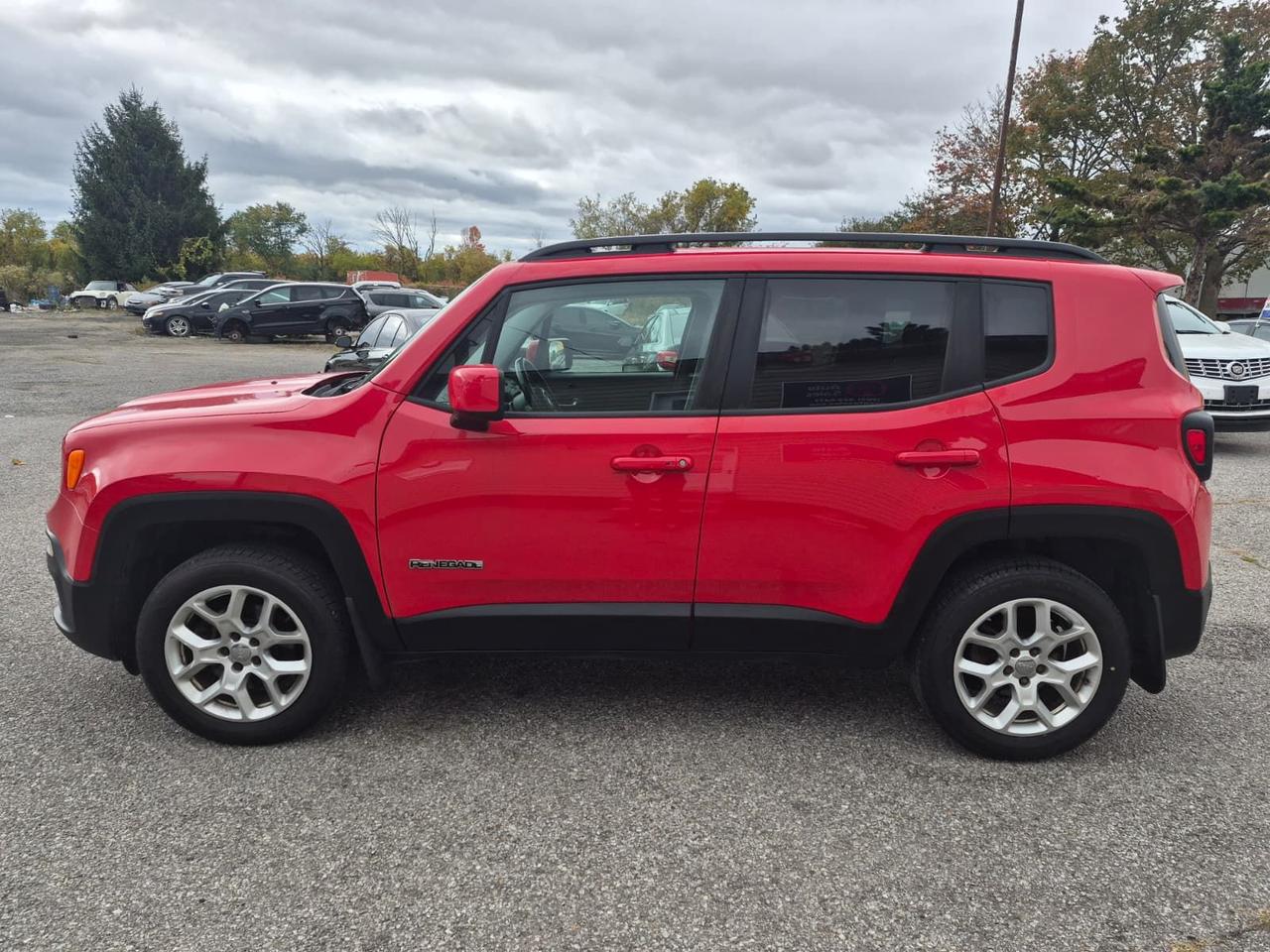 2017 Jeep Renegade 4WD 4dr Altitude Photo3