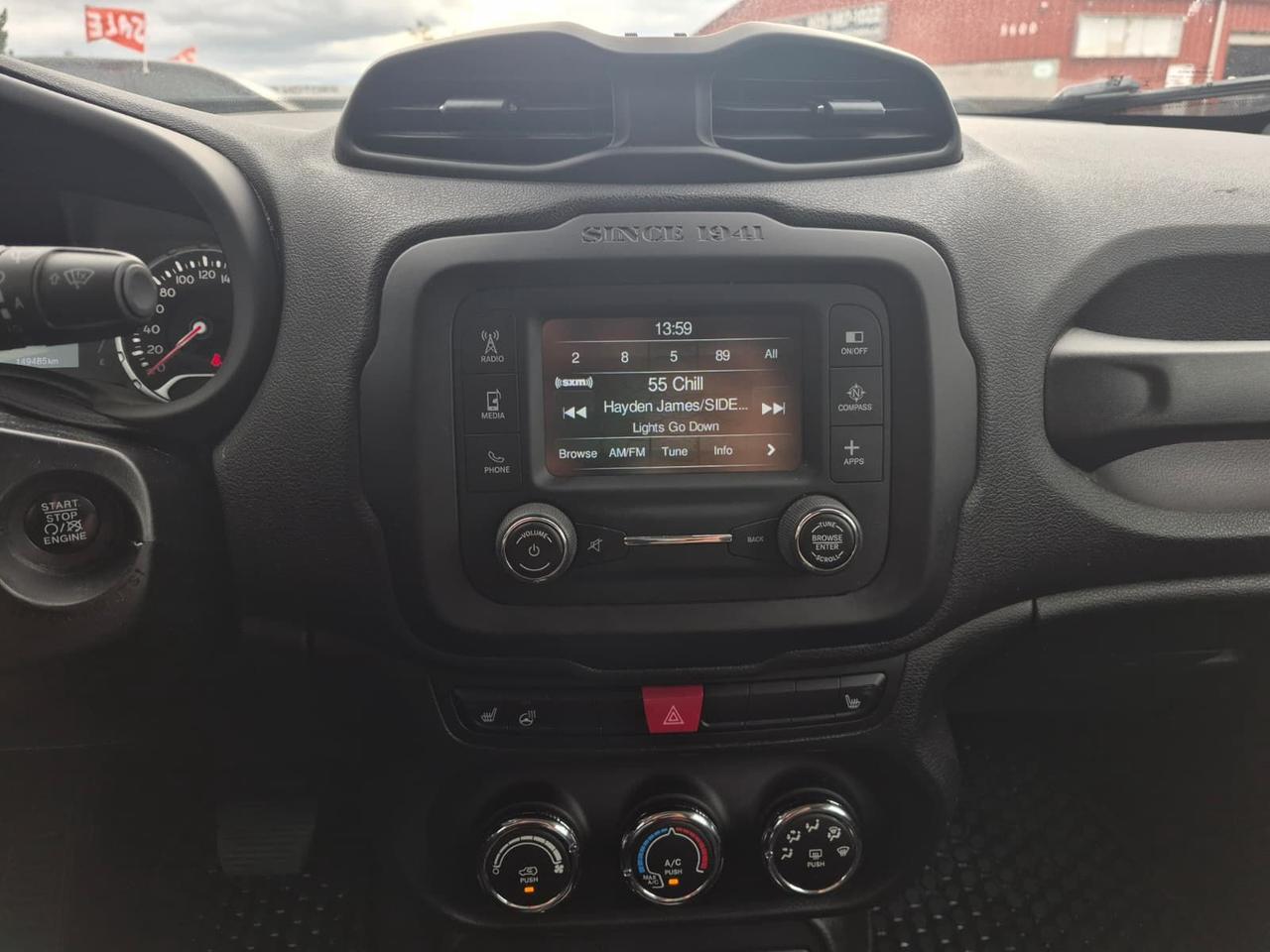 2017 Jeep Renegade 4WD 4dr Altitude Photo