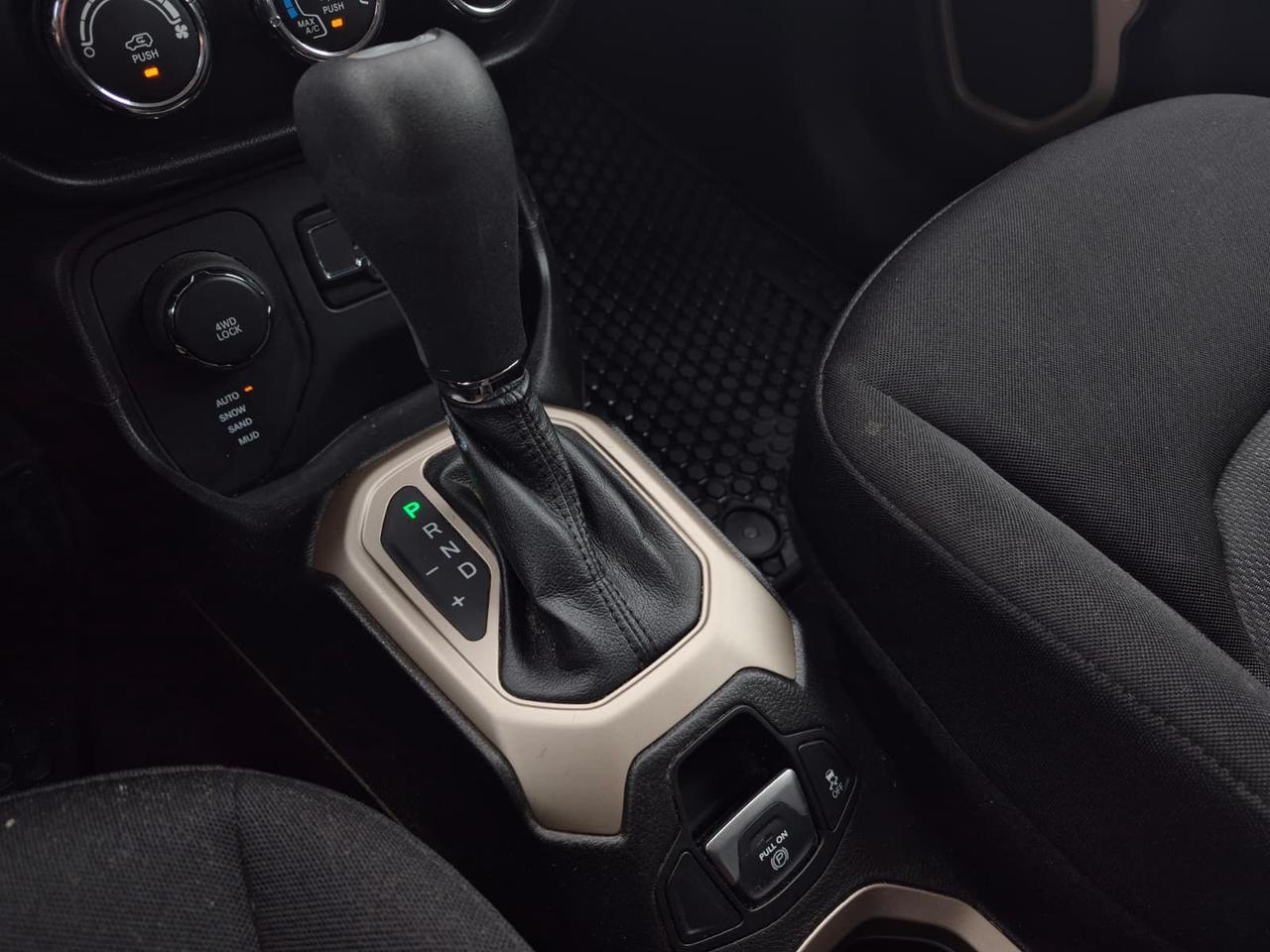 2017 Jeep Renegade 4WD 4dr Altitude Photo