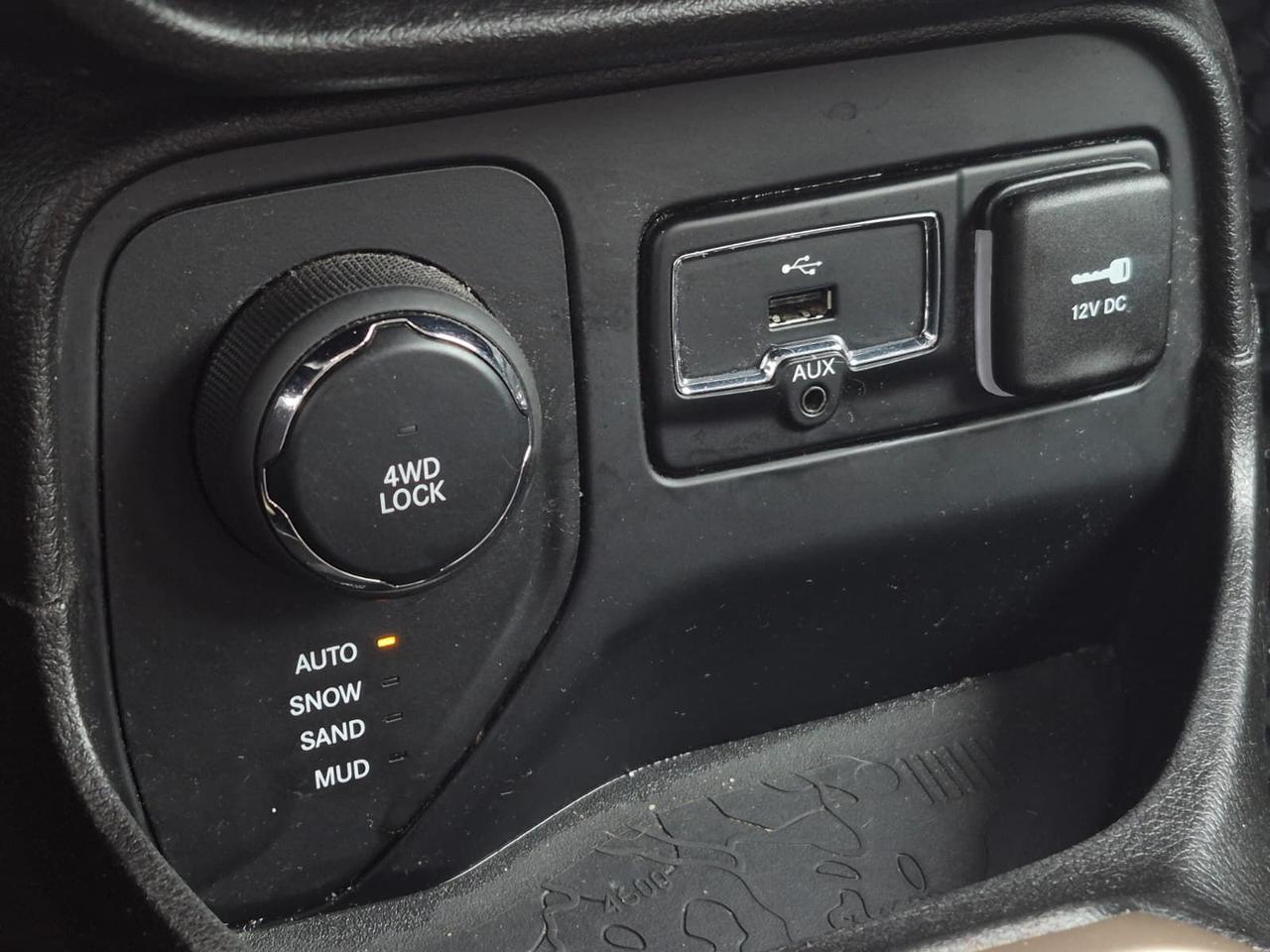 2017 Jeep Renegade 4WD 4dr Altitude Photo