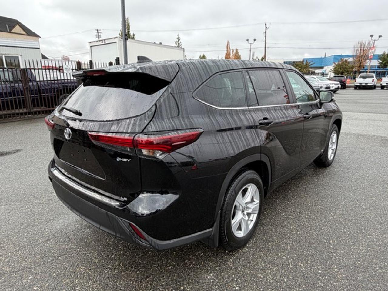 2025 Toyota Highlander HYBRID LE Photo
