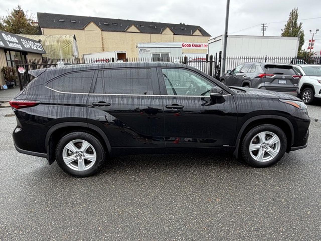 2025 Toyota Highlander HYBRID LE Photo