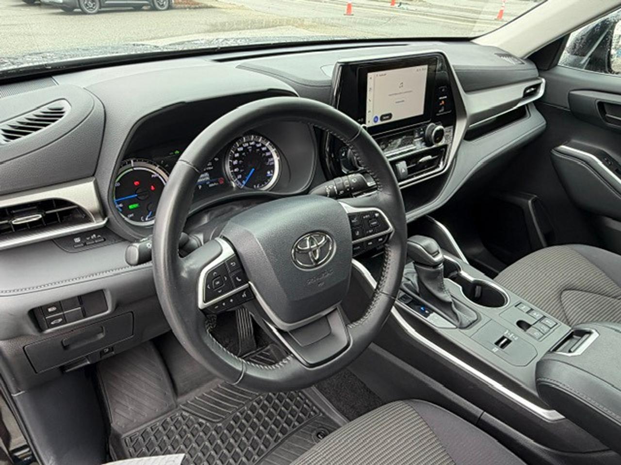 2025 Toyota Highlander HYBRID LE Photo