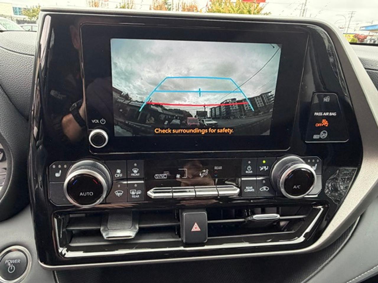2025 Toyota Highlander HYBRID LE Photo