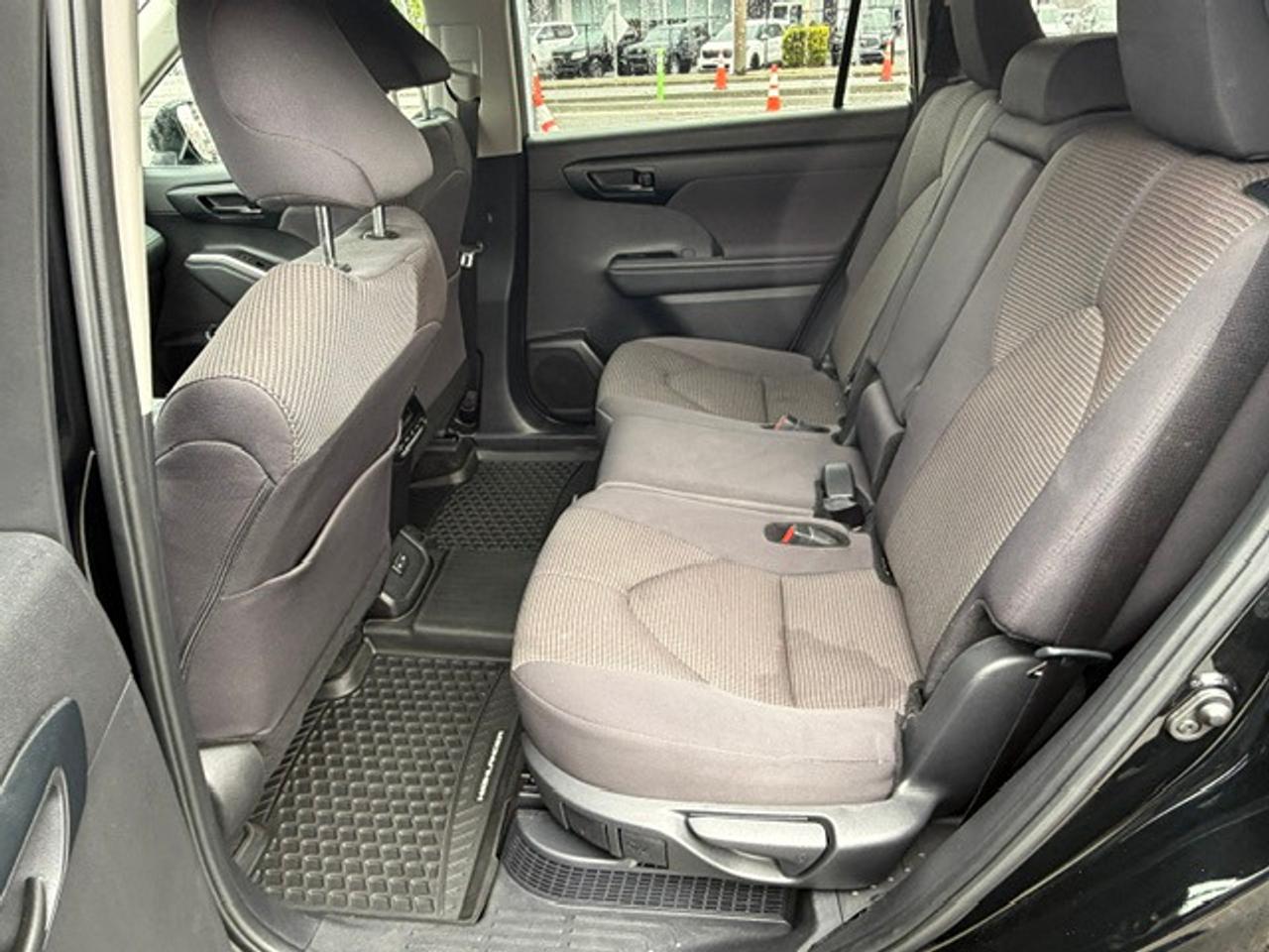 2025 Toyota Highlander HYBRID LE Photo