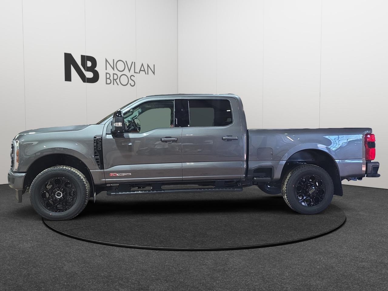 2027 Ford F-350 Super Duty SRW Lariat Photo1