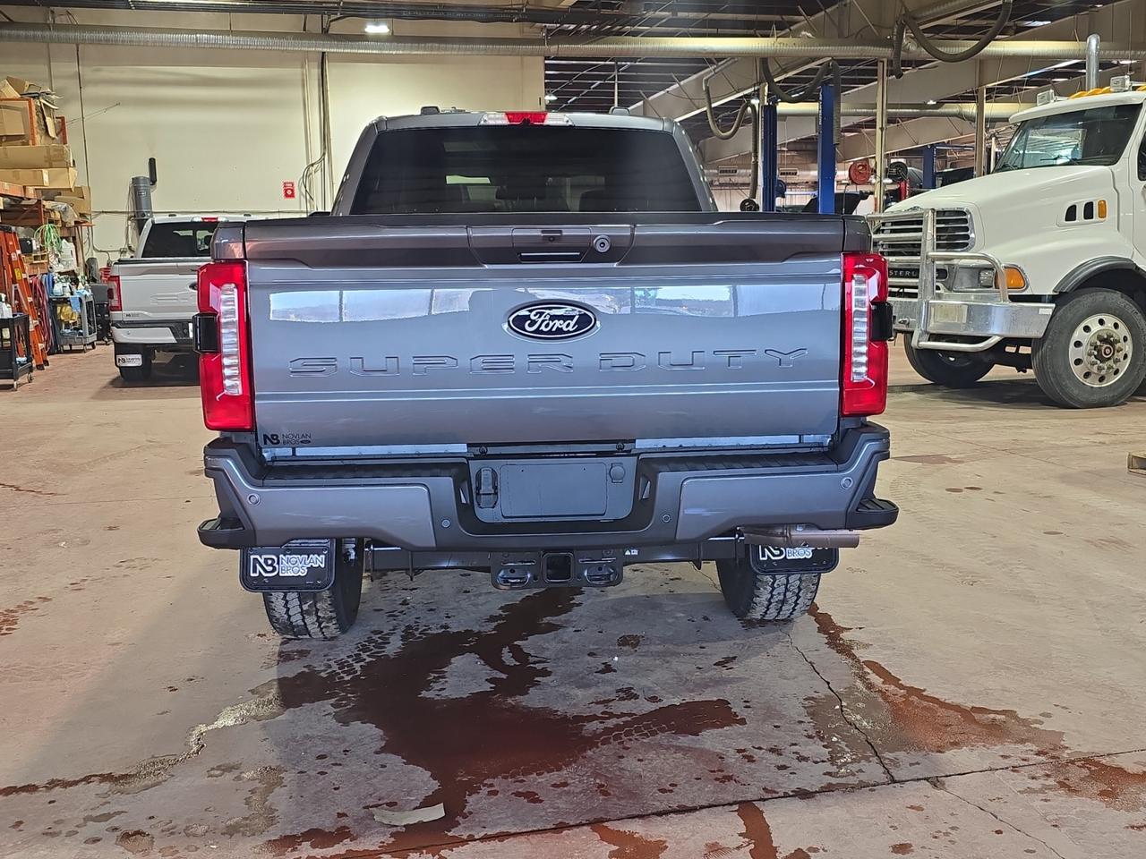 2027 Ford F-350 Super Duty SRW Lariat Photo3