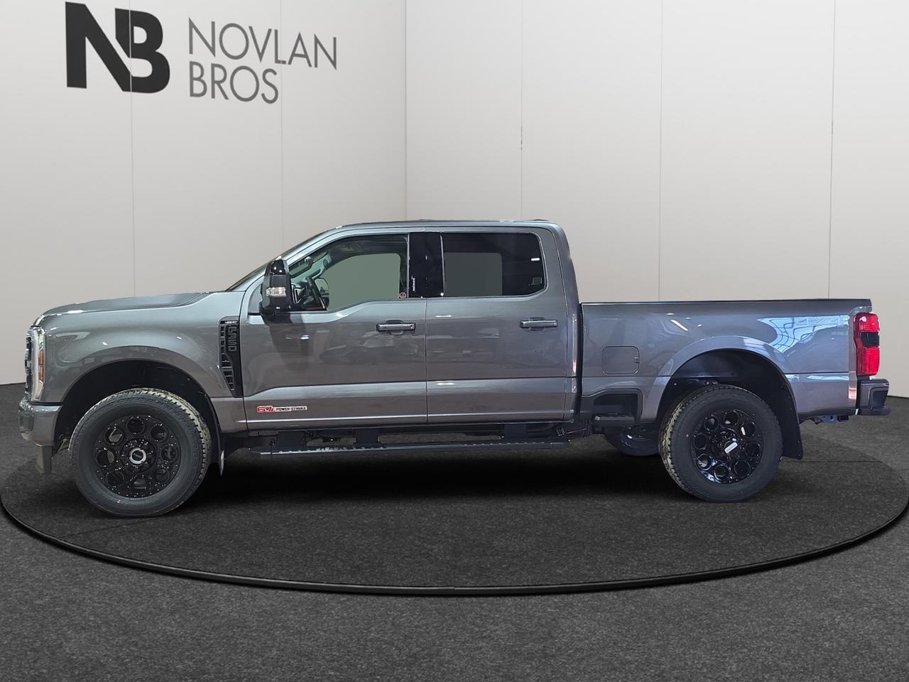 2027 Ford F-350 Super Duty SRW Lariat Photo1
