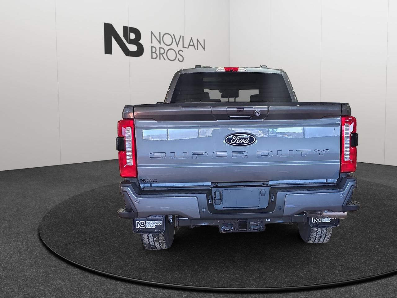 2027 Ford F-350 Super Duty SRW Lariat Photo3